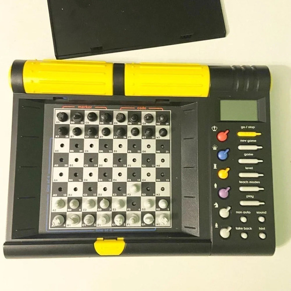 Vintage 1999 Saitek Electronic 4 in 1 Game Chess Checkers Line of 4  Top Mind - Picture 16 of 16